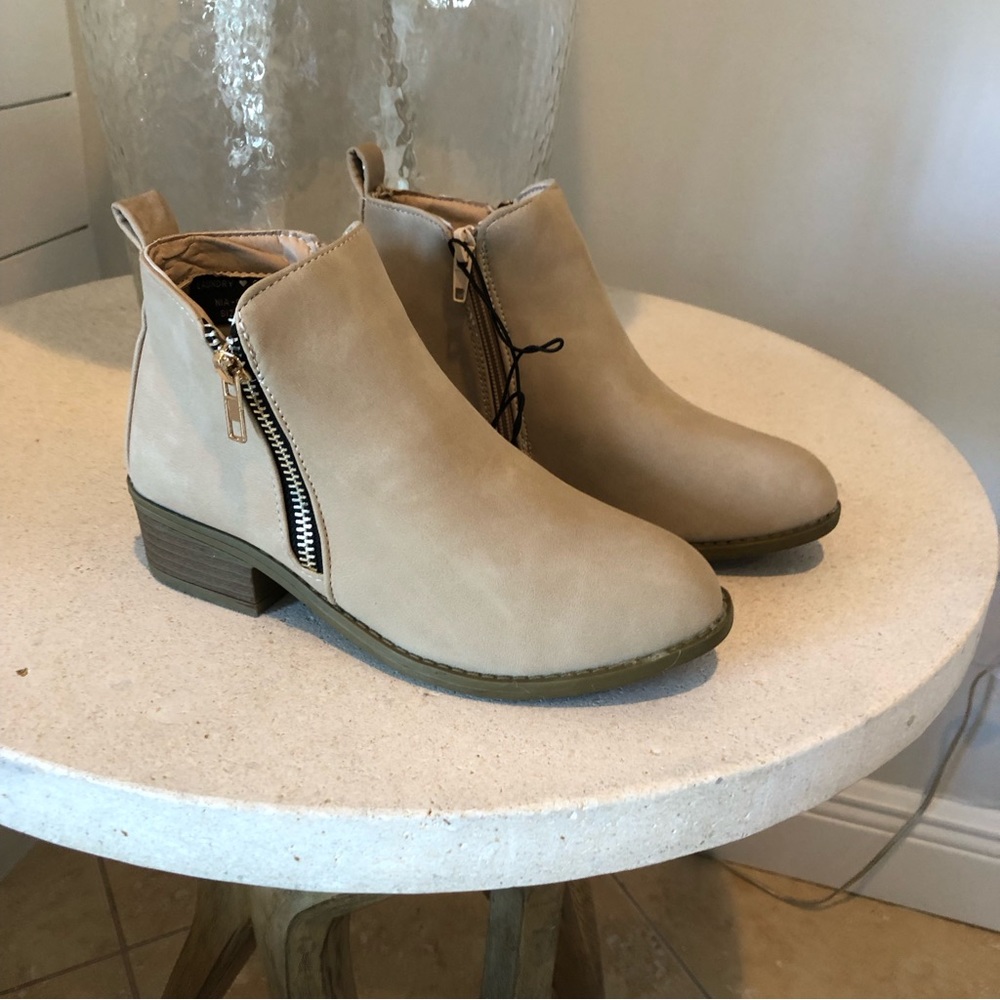 Laundry ❤️Girl  Boots for Girls with siper on the sides Zise 1